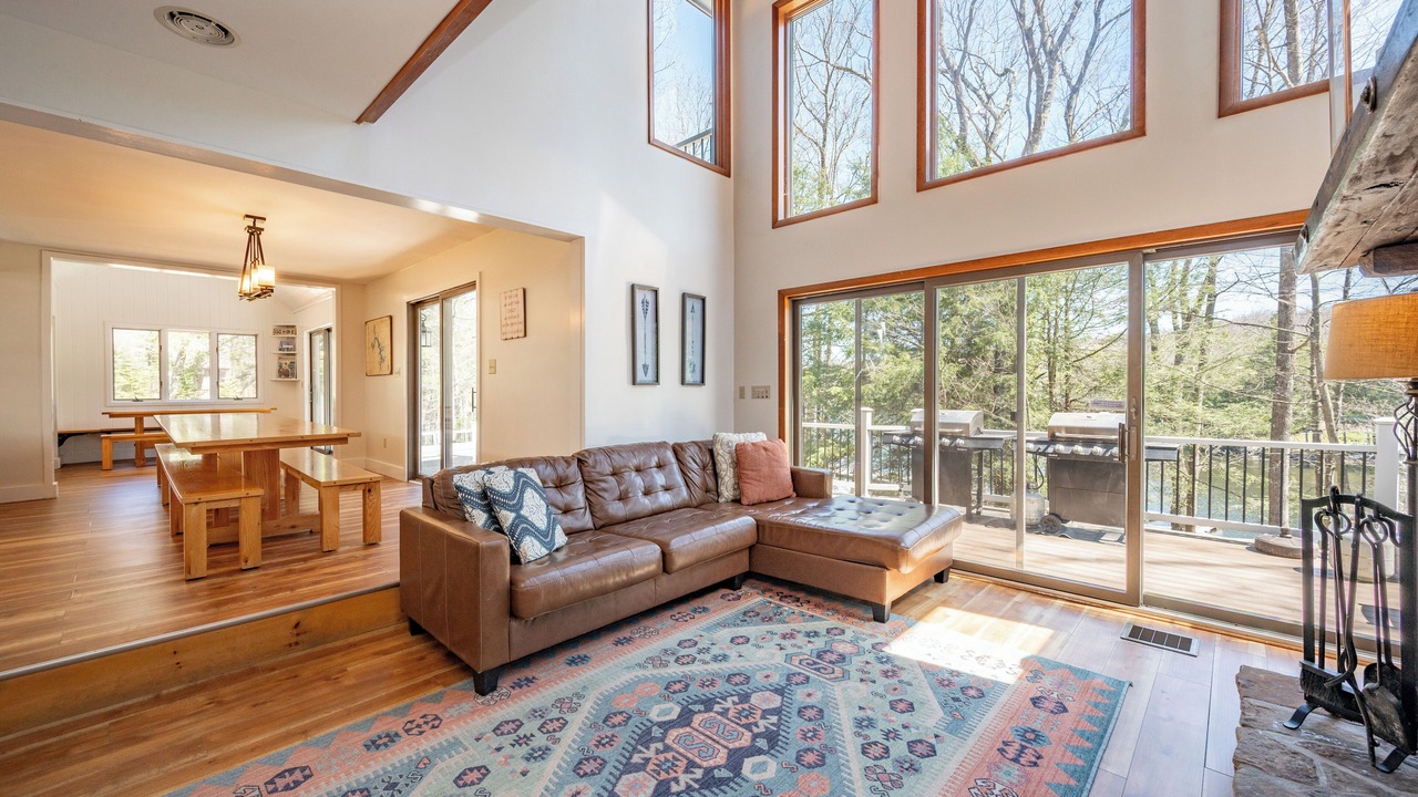 Photo of Livingroom in Oakland