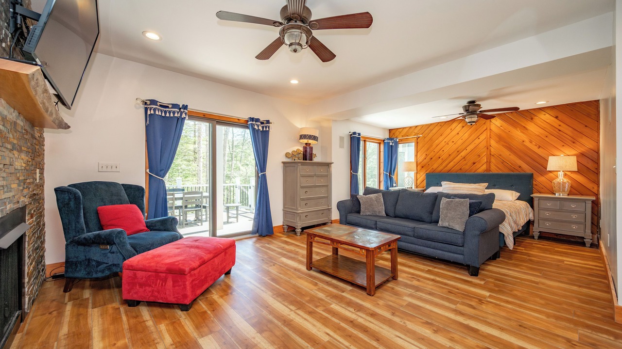 Photo of Livingroom in Oakland