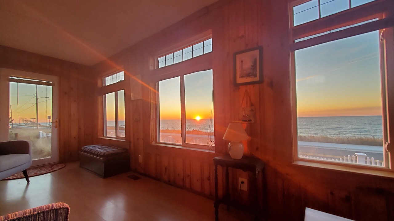 Photo of Livingroom in Town Bank