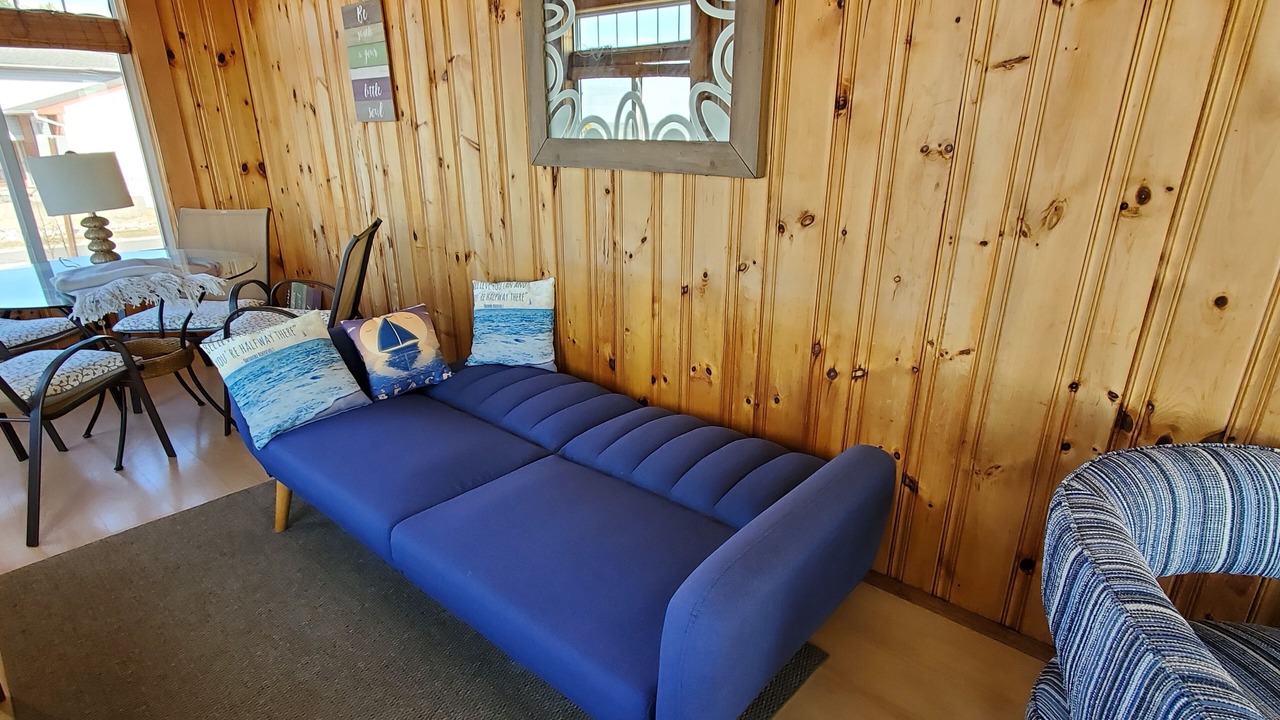 Photo of Livingroom in Town Bank