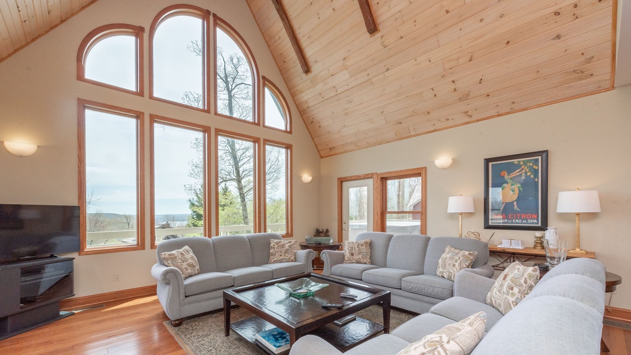 Photo of Livingroom in McHenry