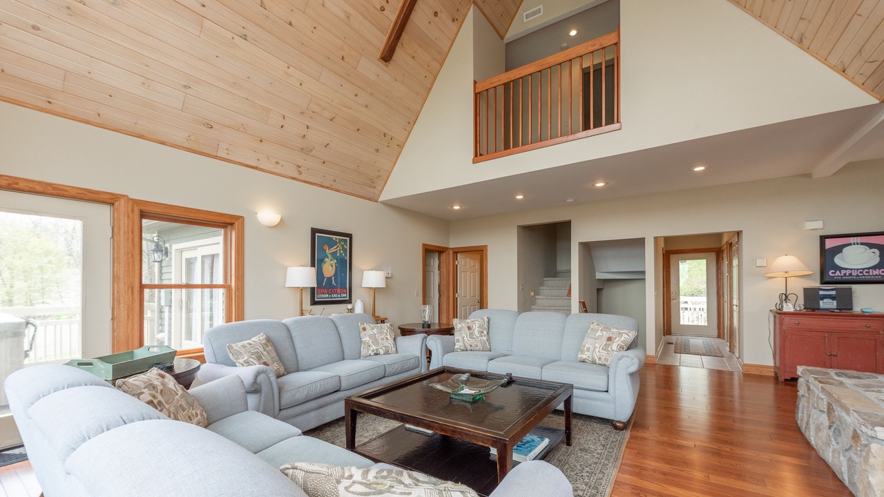 Photo of Livingroom in McHenry