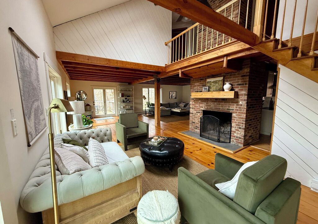 Photo of Livingroom in Hillsdale
