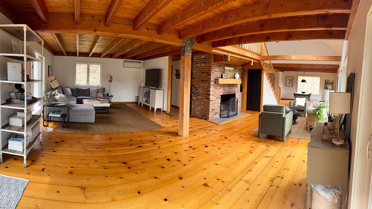 Photo of Livingroom in Hillsdale