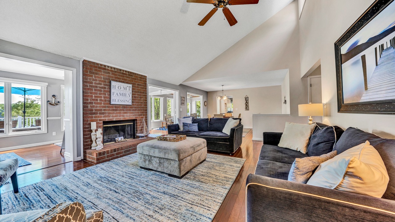 Photo of Livingroom in Huddleston