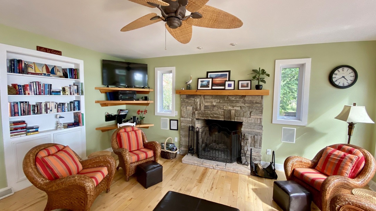 Photo of Livingroom in Champlain
