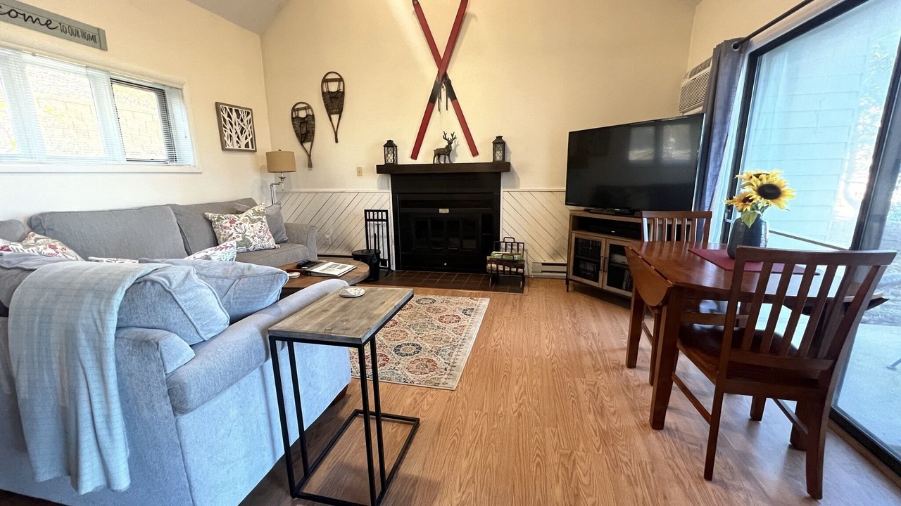 Photo of Livingroom in Nellysford