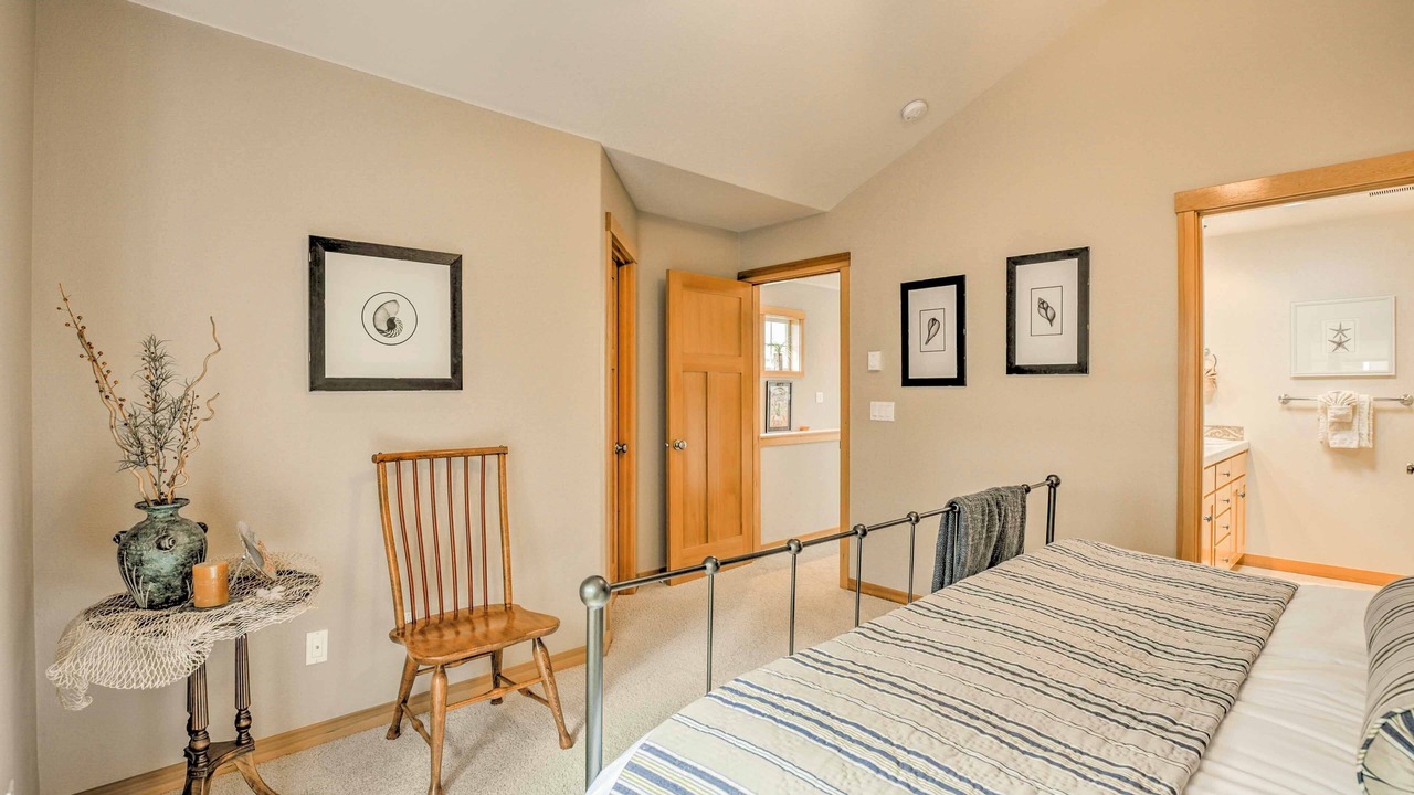 Photo of Bedroom in Manzanita