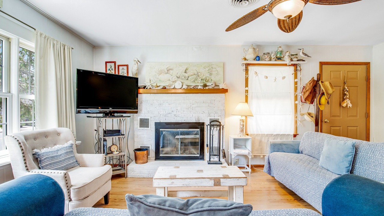 Photo of Livingroom in Caine Woods