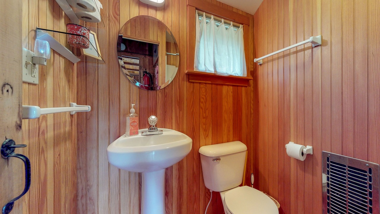 Photo of Bathroom in East Boothbay
