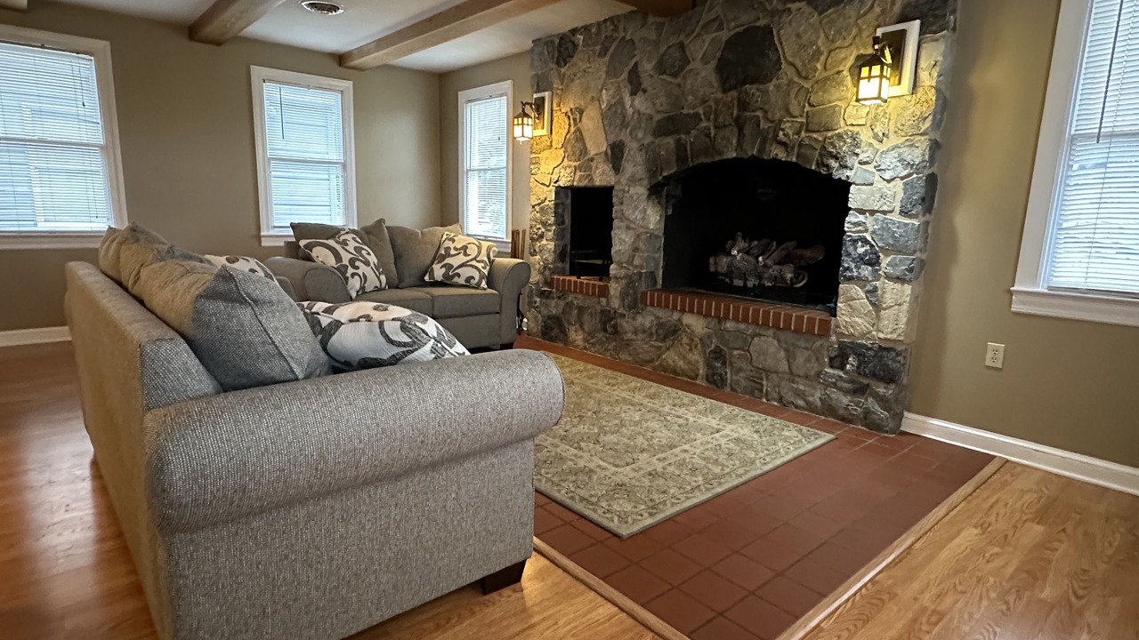 Photo of Livingroom in Halltown