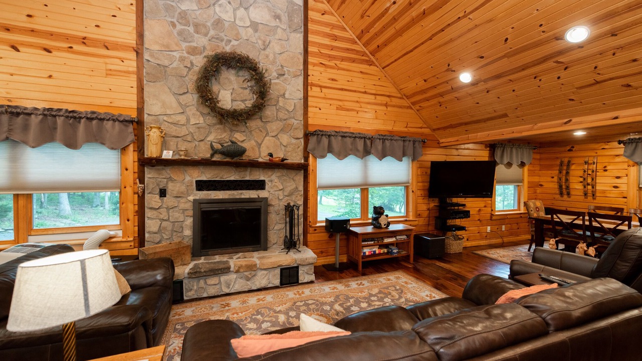 Photo of Livingroom in McHenry