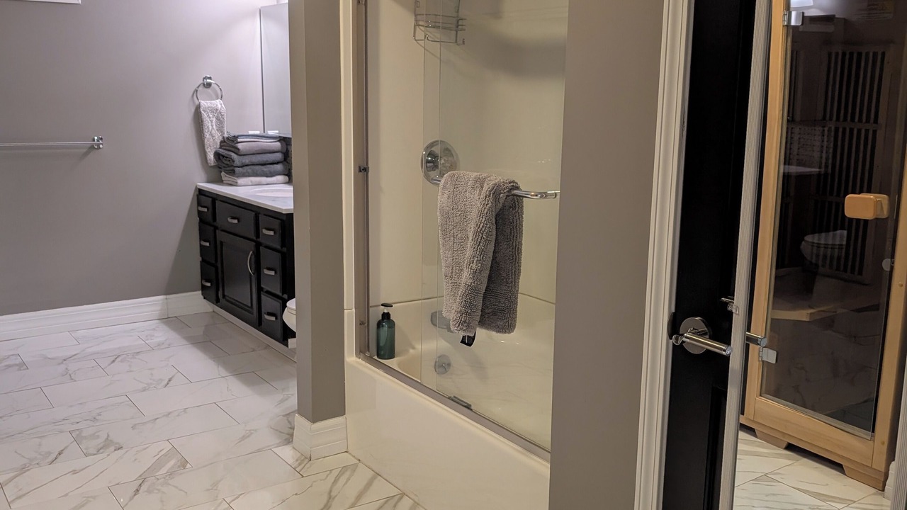 Photo of Bedroom in Alder Creek