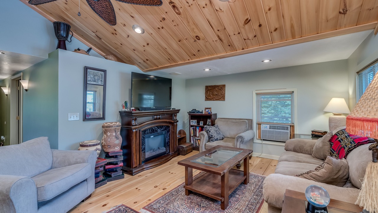 Photo of Livingroom in Alexandria Bay