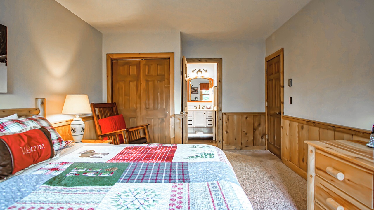 Photo of Bedroom in Snowshoe