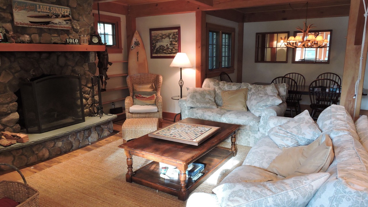 Photo of Livingroom in Sunapee