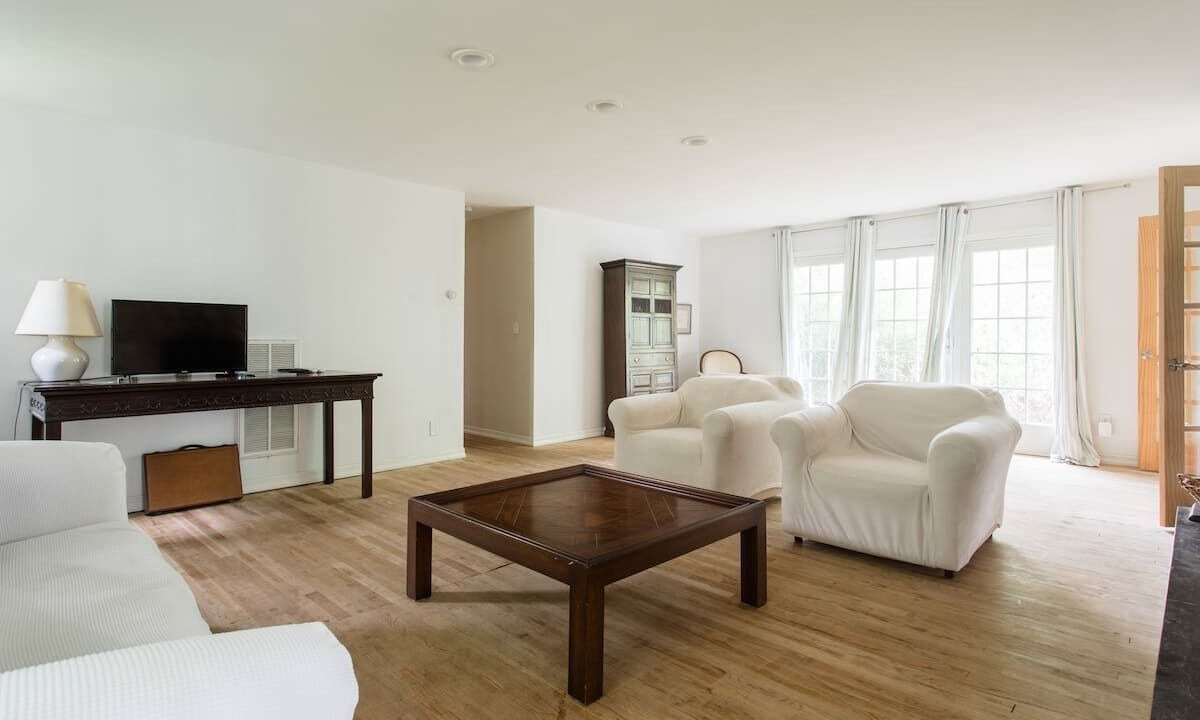 Photo of Livingroom in Village of Southampton