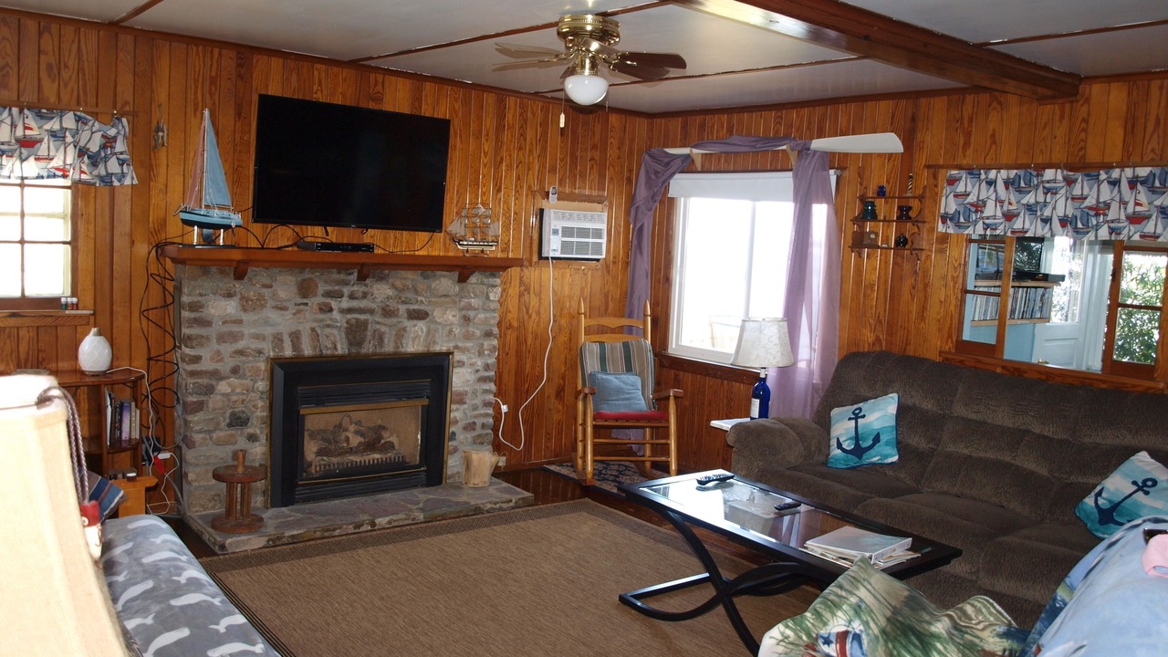 Photo of Livingroom in Town of Benton