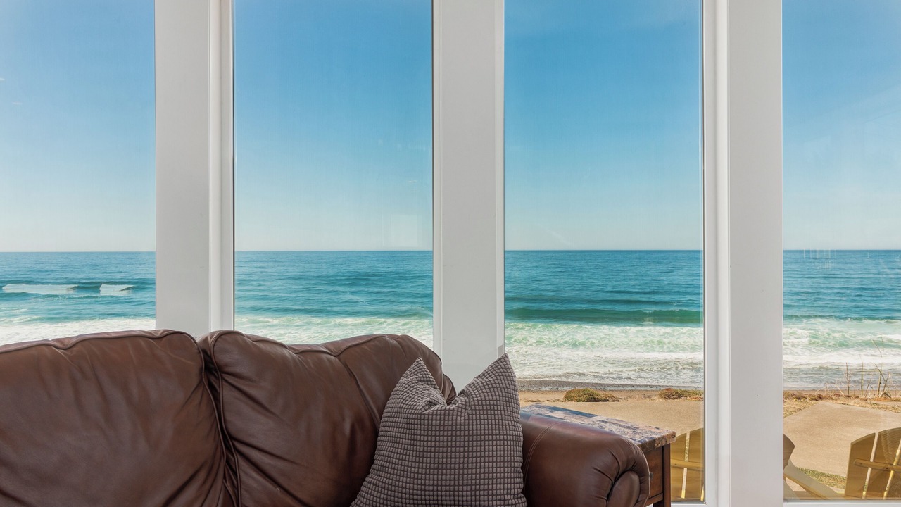 Photo of Bedroom in Gleneden Beach