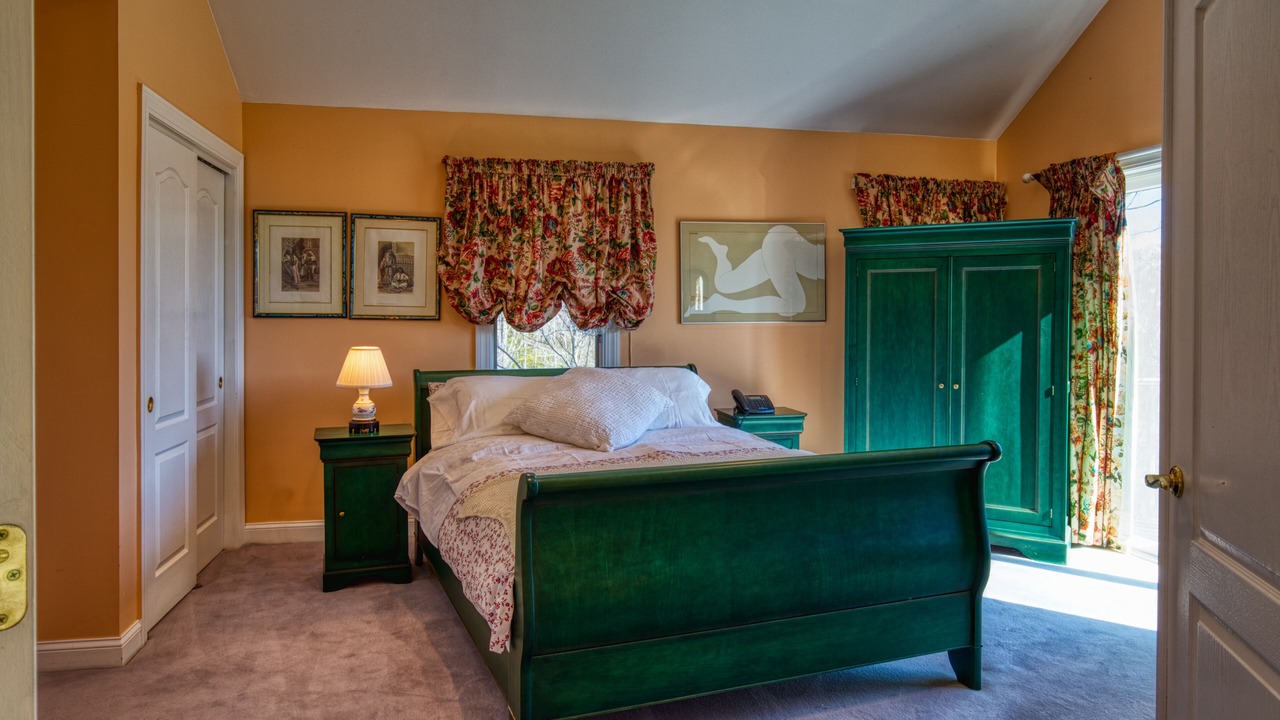 Photo of Bedroom in Roxbury