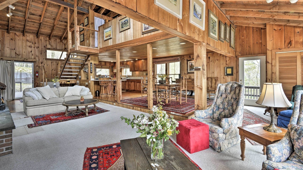 Photo of Livingroom in Homer
