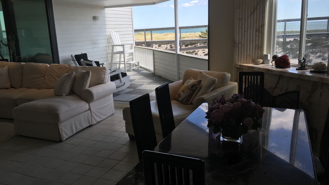 Photo of Livingroom in Westhampton Beach