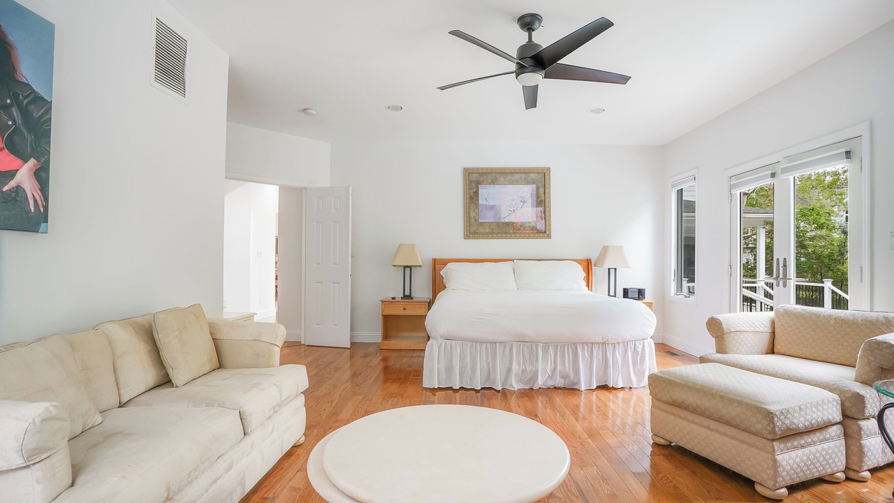Photo of Livingroom in Hampton Bays