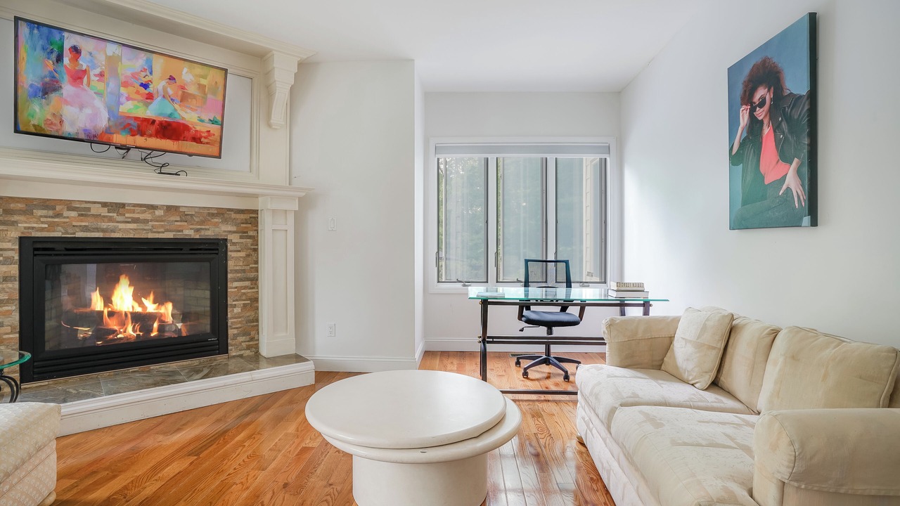 Photo of Livingroom in Hampton Bays