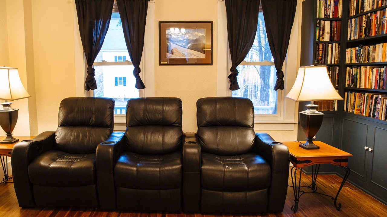 Photo of Livingroom in Sunapee