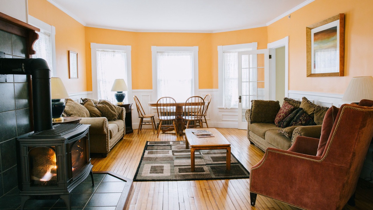 Photo of Livingroom in Sunapee