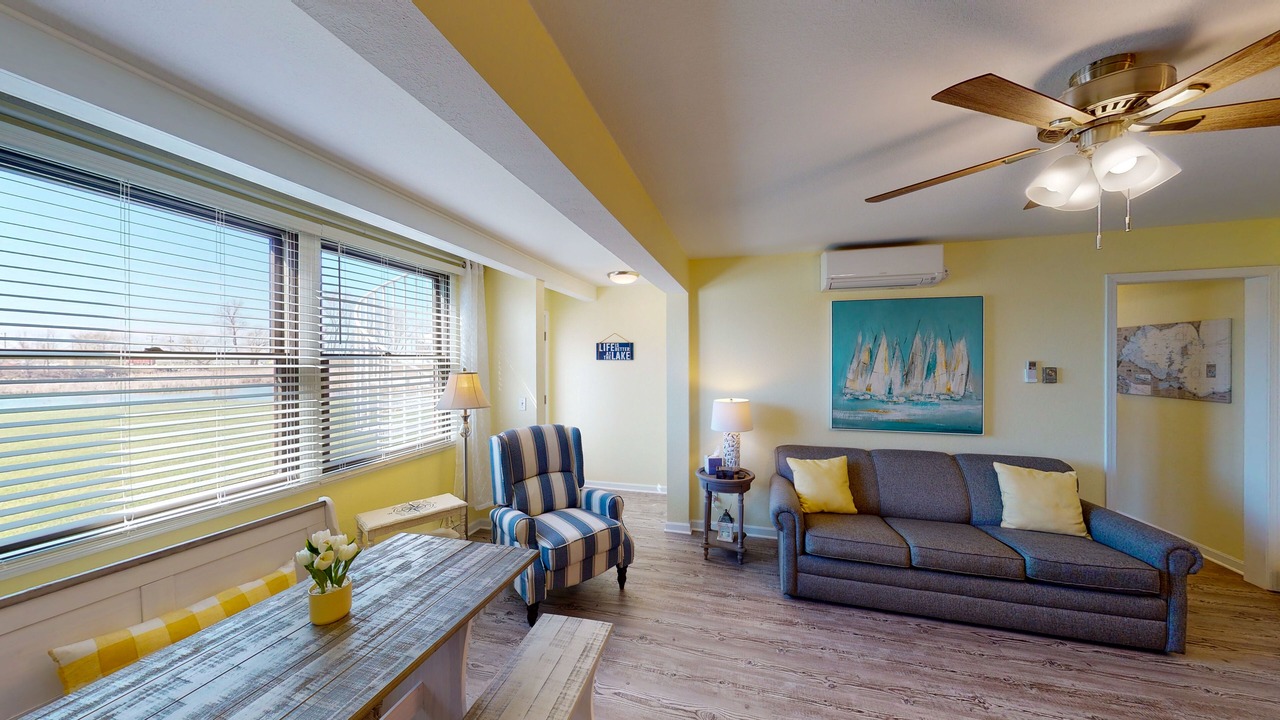 Photo of Livingroom in Oak Harbor