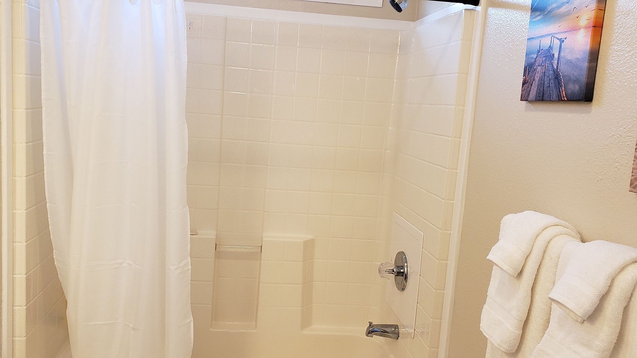 Photo of Bathroom in Coos Bay
