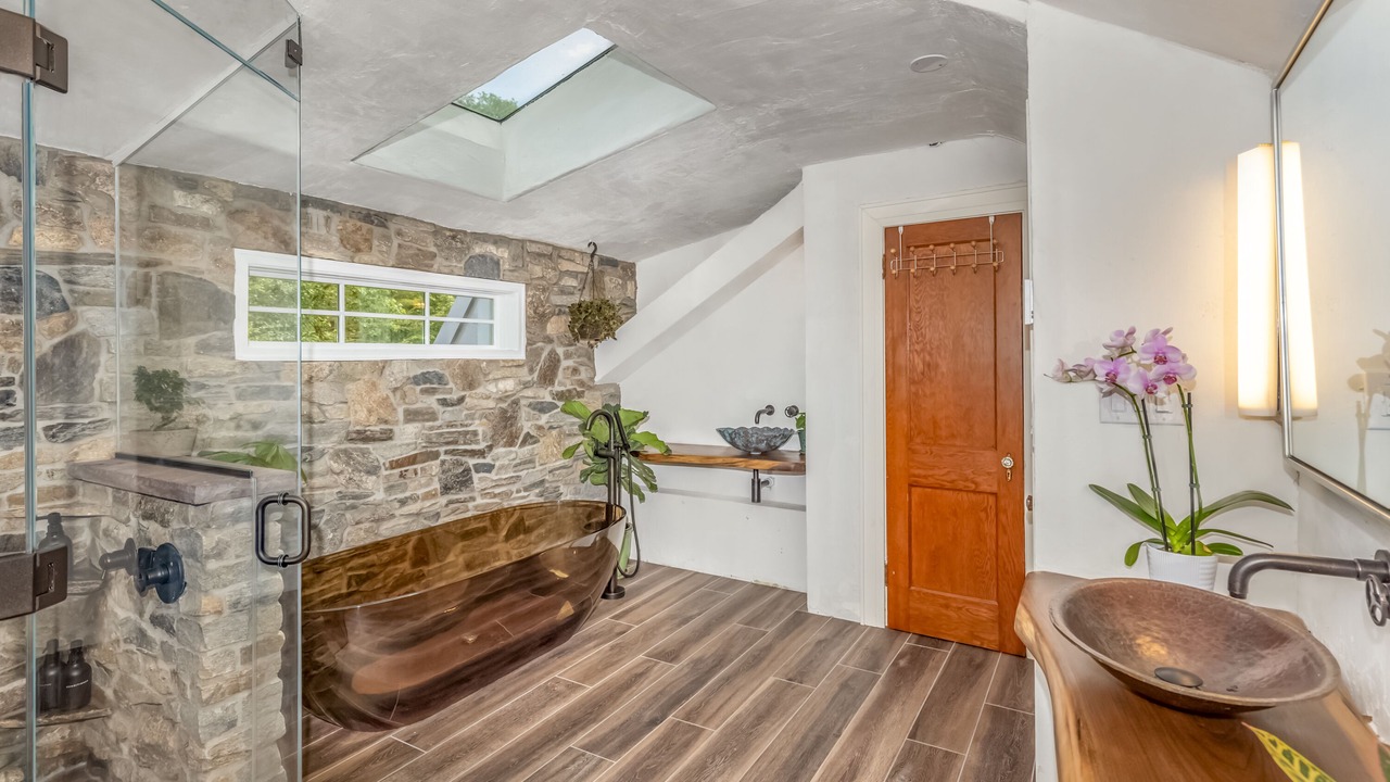 Photo of Bathroom in Gardiner