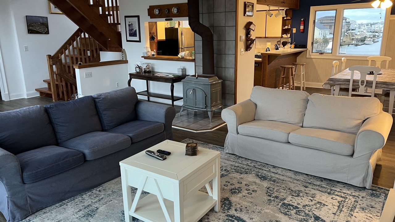 Photo of Livingroom in Osborn Island