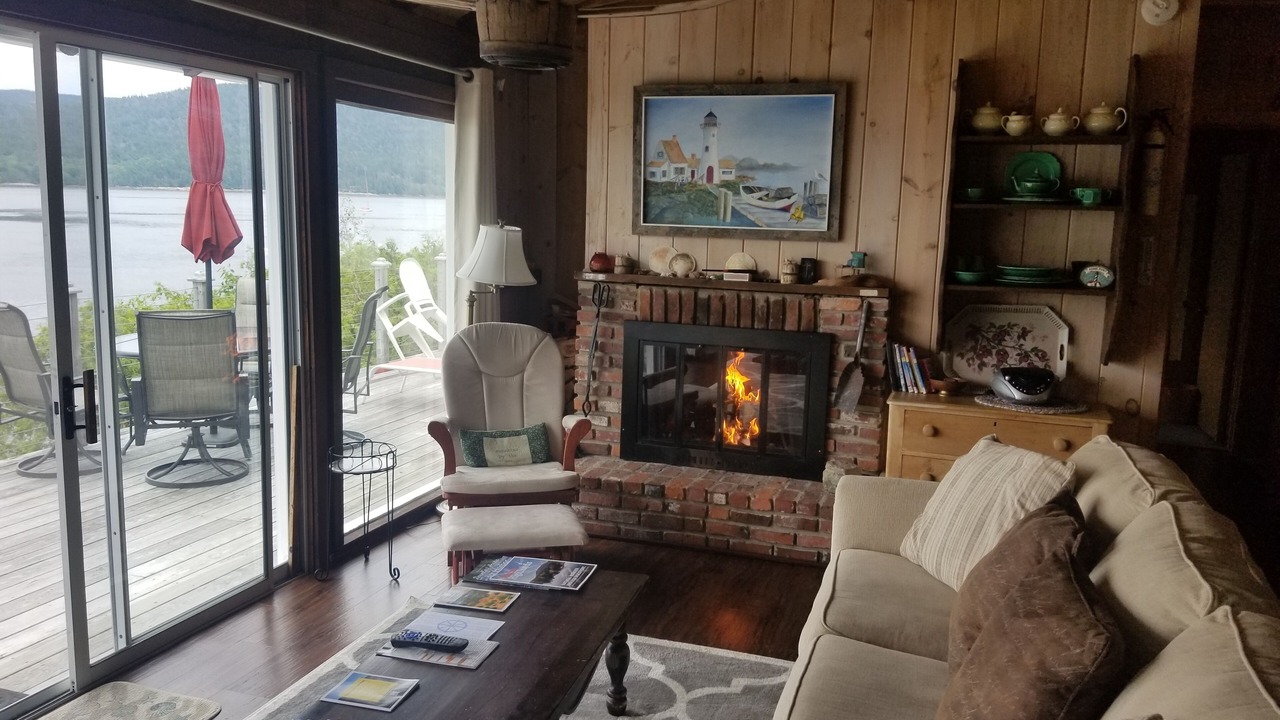 Photo of Livingroom in Hall Quarry