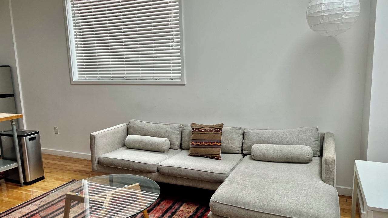 Photo of Livingroom in Monroe Ward