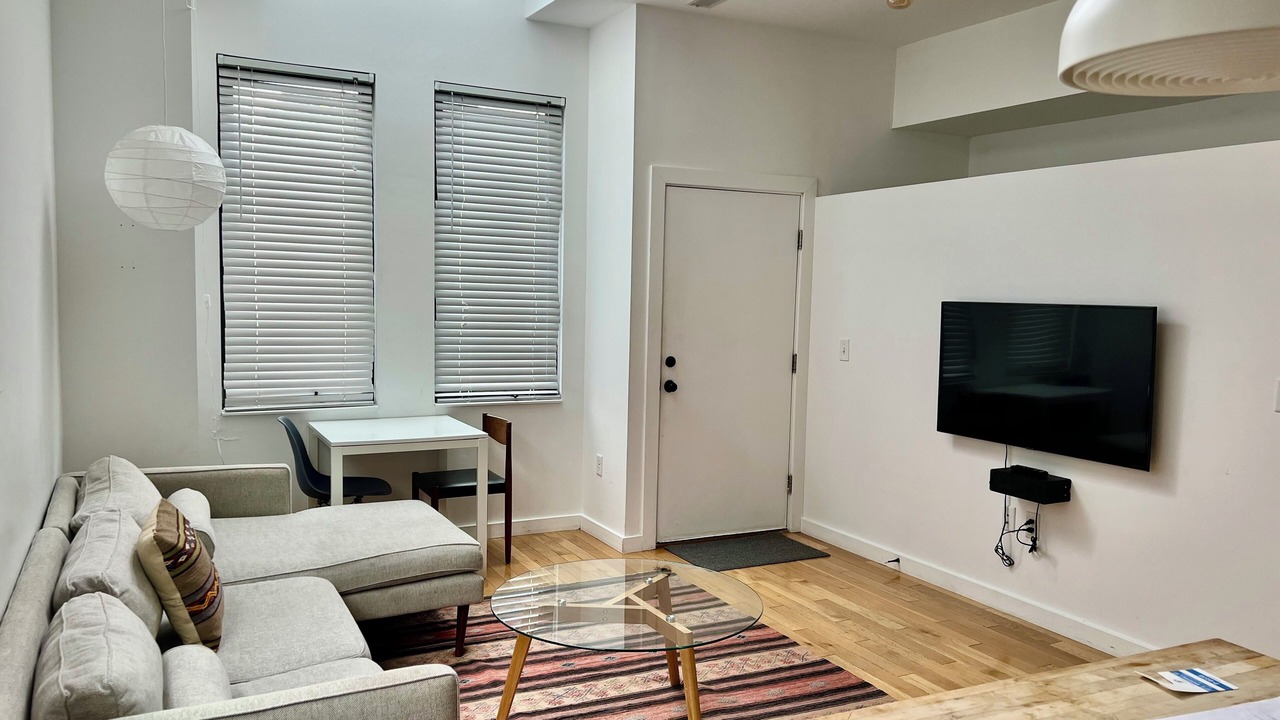 Photo of Livingroom in Monroe Ward