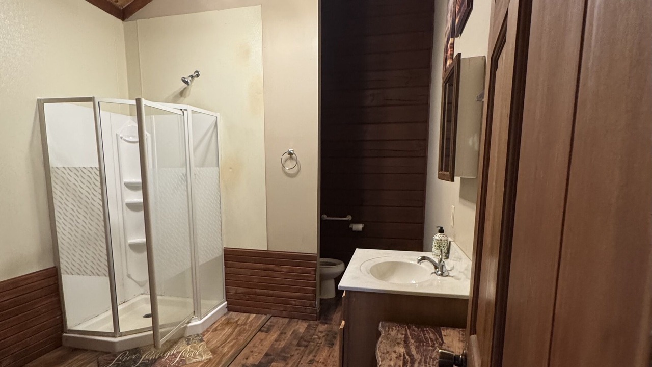 Photo of Bathroom in McArthur