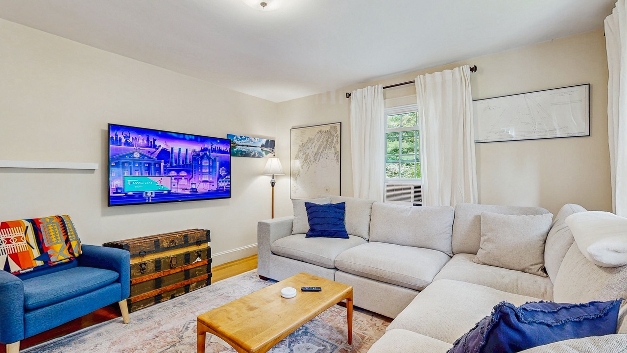 Photo of Livingroom in Cumberland Foreside