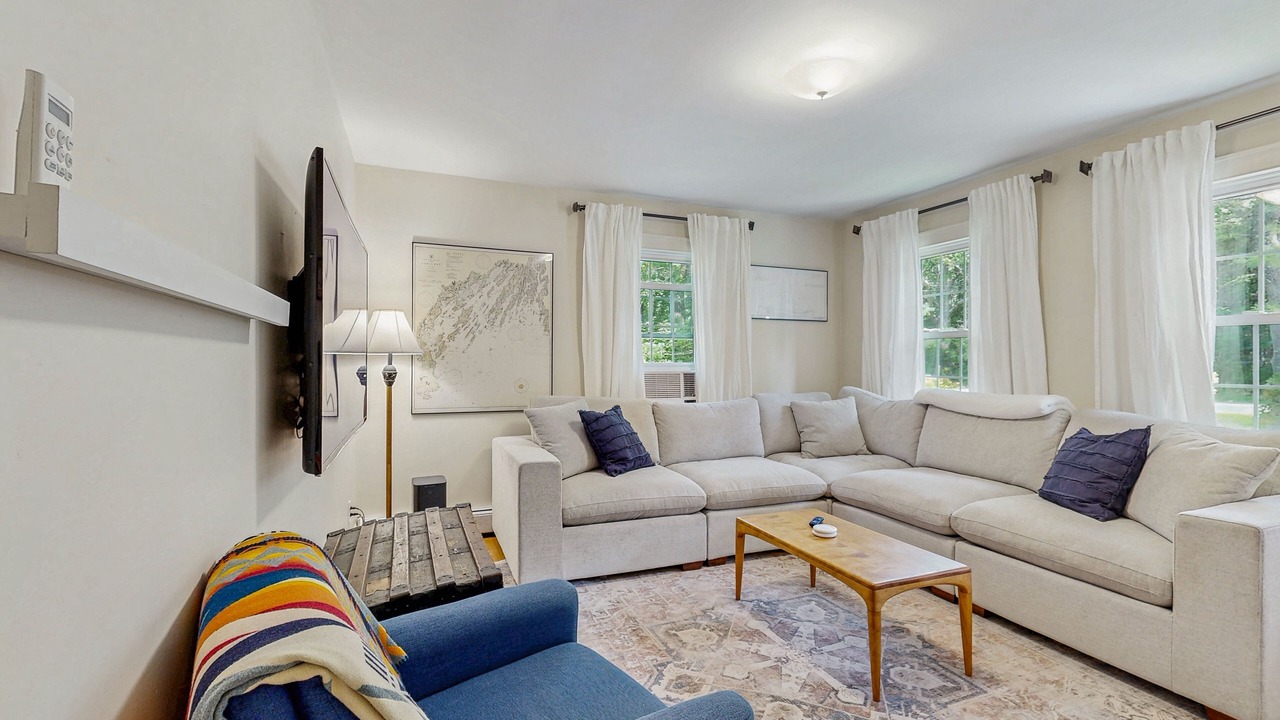Photo of Livingroom in Cumberland Foreside