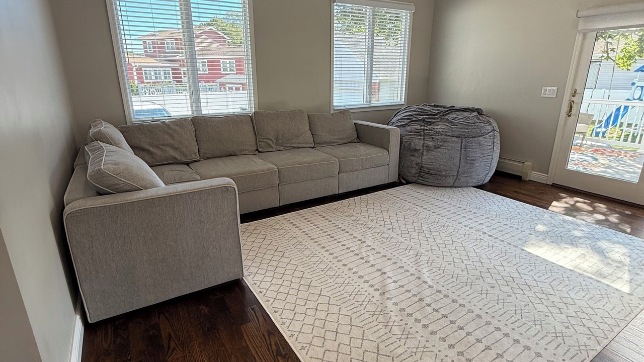 Photo of Livingroom in South Farmingdale