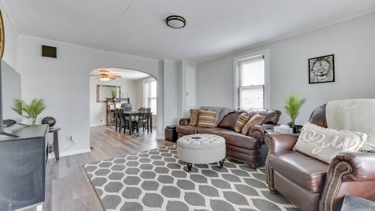 Photo of Livingroom in Tonawanda