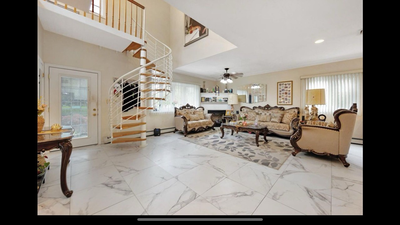 Photo of Livingroom in Farmingdale