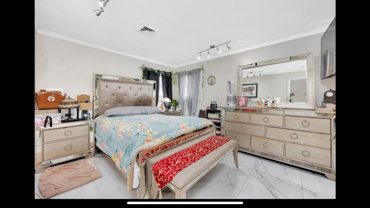 Photo of Bedroom in Farmingdale