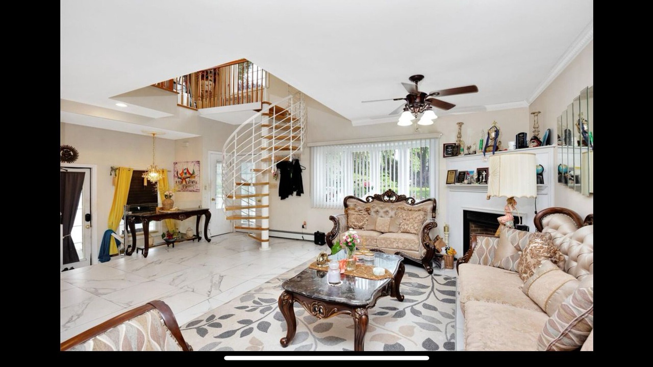 Photo of Livingroom in Farmingdale
