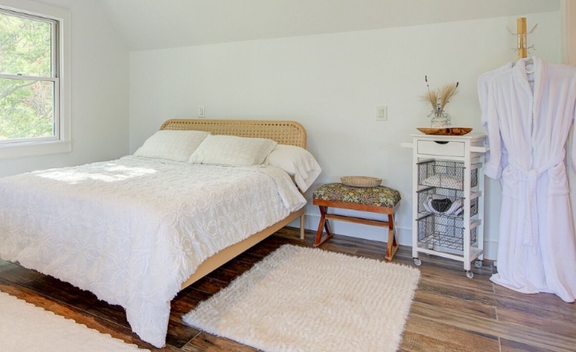 Photo of Bedroom in Aquebogue