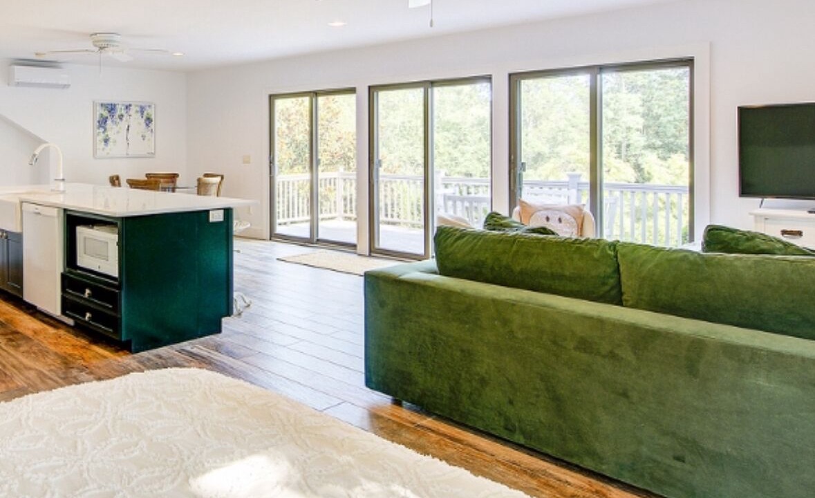 Photo of Livingroom in Aquebogue