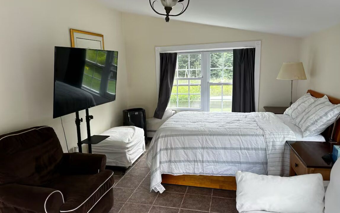 Photo of Bedroom in Muttontown