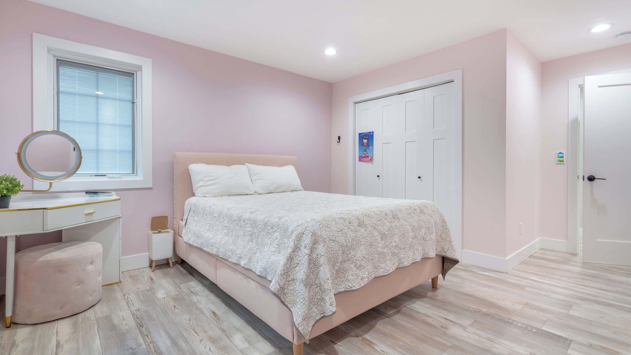 Photo of Bedroom in Old Bethpage