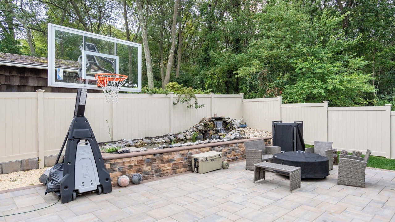 Photo of Outdoor in Old Bethpage